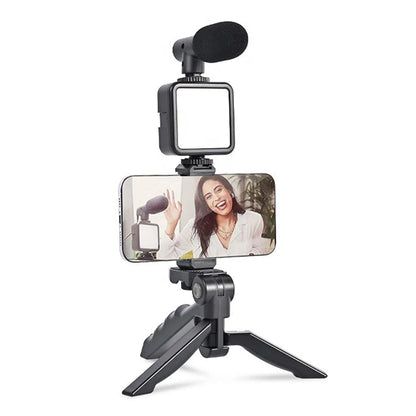 Mobile Vlogging Kit – LED Video Light, Lavalier Microphone & Mini Tripod for Smartphones