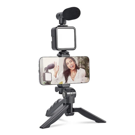 Mobile Vlogging Kit – LED Video Light, Lavalier Microphone & Mini Tripod for Smartphones