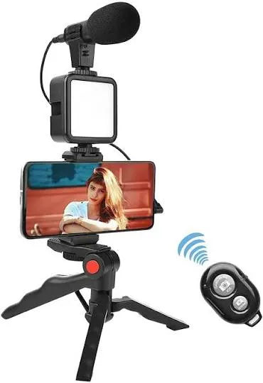 Mobile Vlogging Kit – LED Video Light, Lavalier Microphone & Mini Tripod for Smartphones